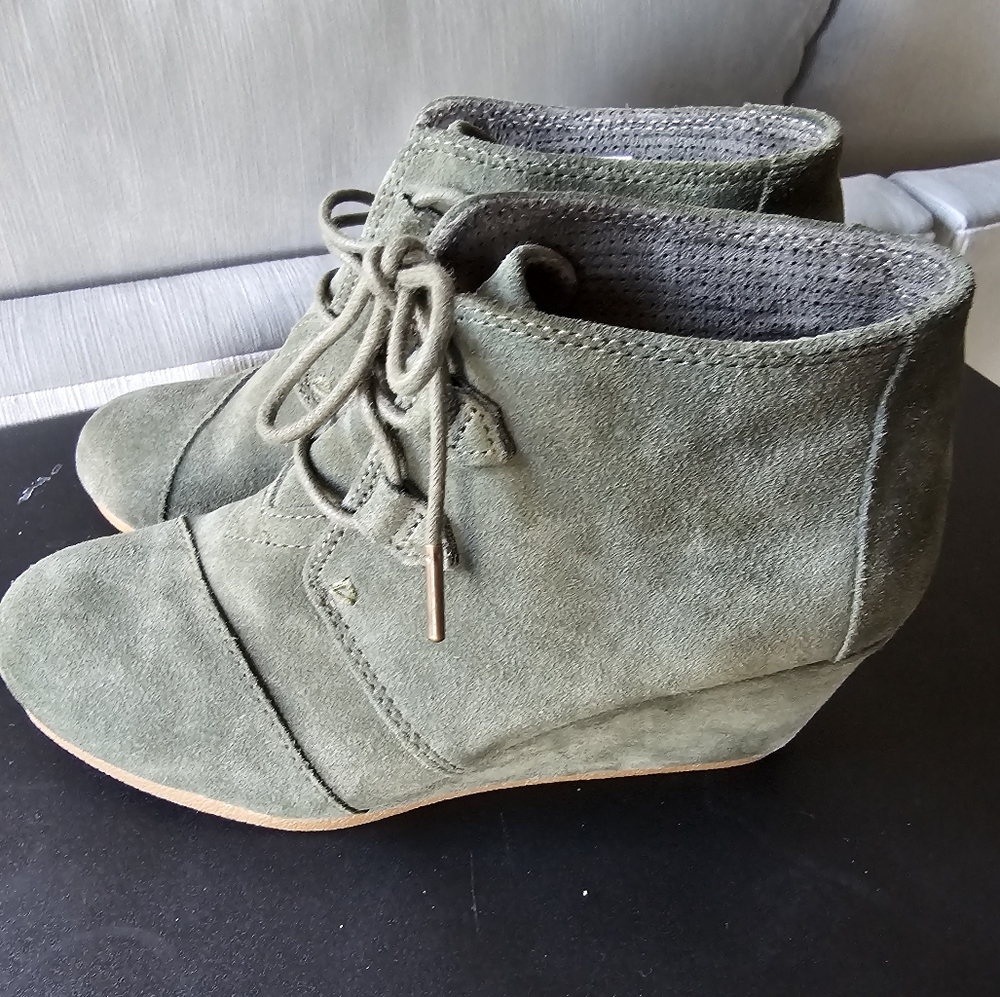 Toms suede green wedges